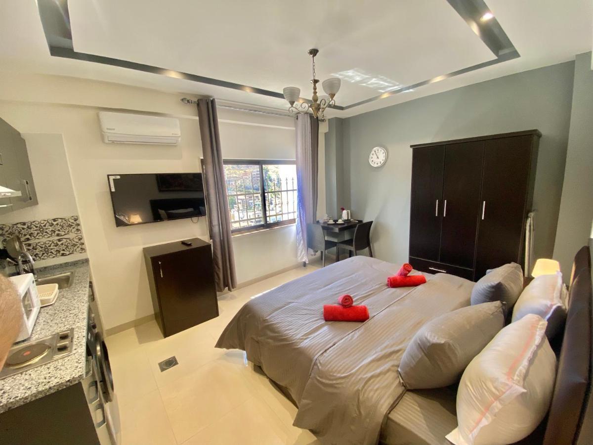 Villa Mira Guesthouse 2 - Downtown Central Amman - Al Diyrih 外观 照片