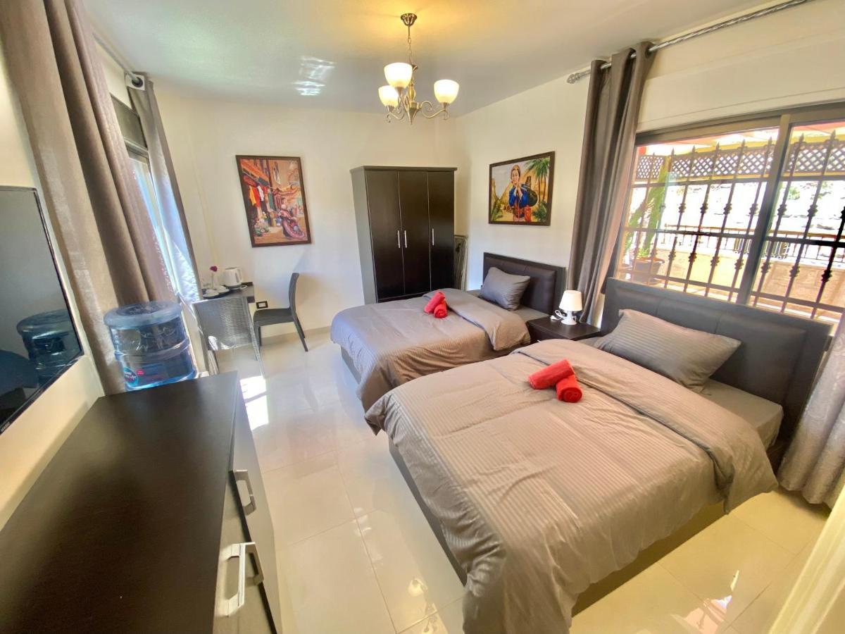 Villa Mira Guesthouse 2 - Downtown Central Amman - Al Diyrih 外观 照片