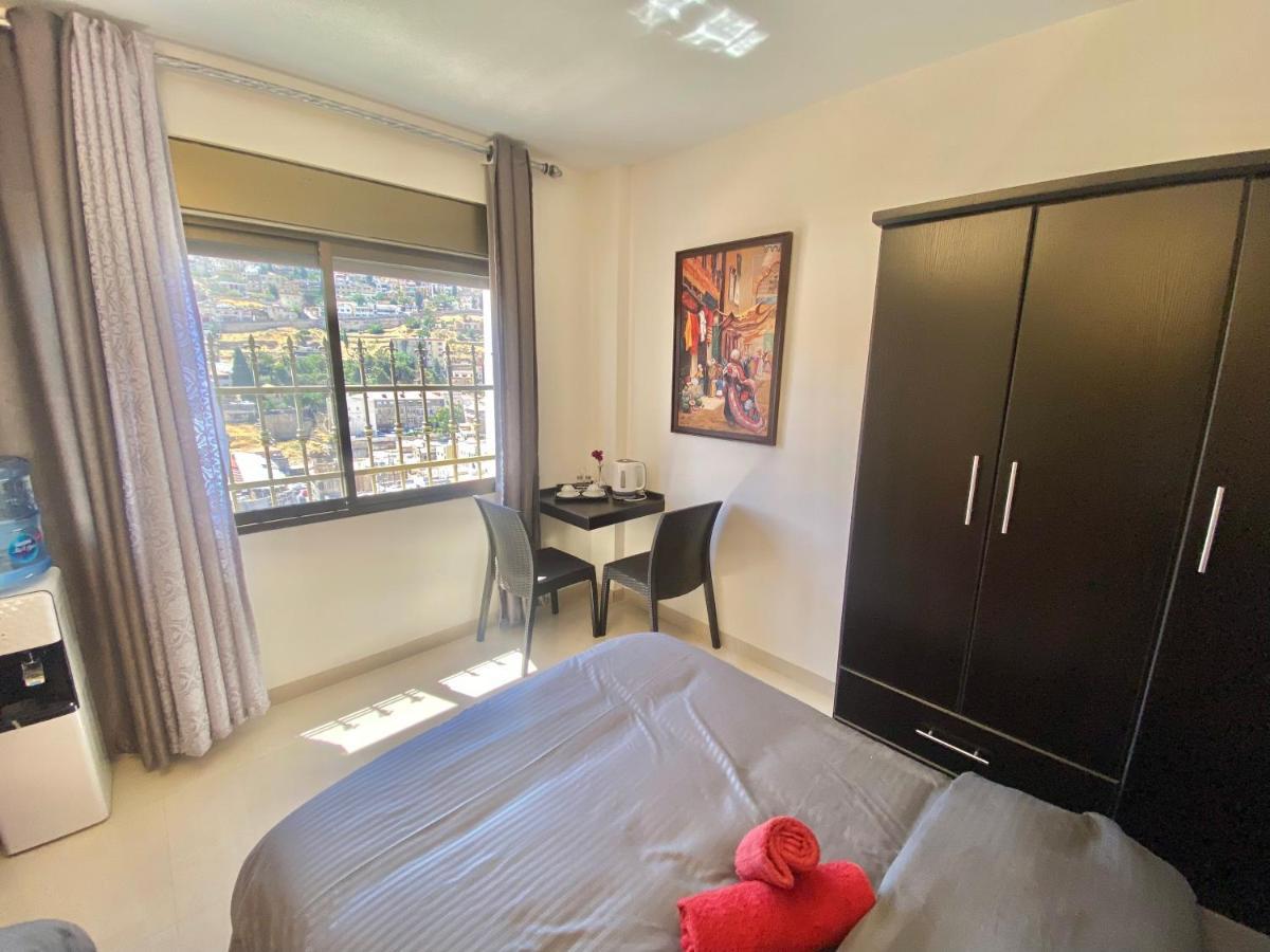 Villa Mira Guesthouse 2 - Downtown Central Amman - Al Diyrih 外观 照片