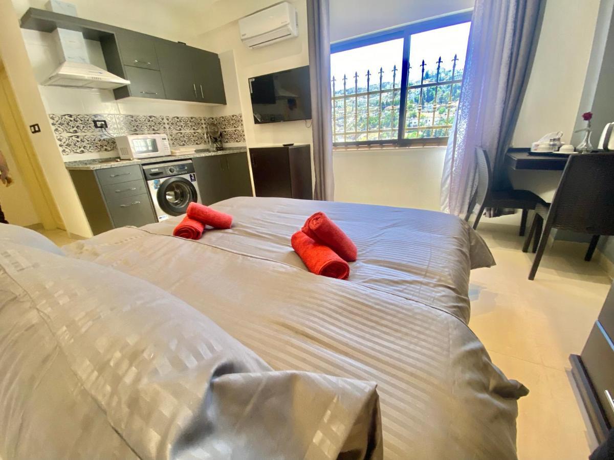 Villa Mira Guesthouse 2 - Downtown Central Amman - Al Diyrih 外观 照片